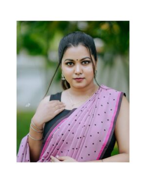 Sruthy Suresh Instagram - 🩷✨ polka dots saree from @sahasra.in ✨

Earrings : @crafteria_divyas ♥️