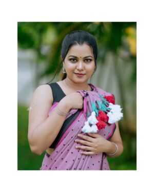 Sruthy Suresh Instagram - 🩷✨ polka dots saree from @sahasra.in ✨

Earrings : @crafteria_divyas ♥️