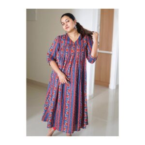 Sruthy Suresh Instagram - Dress to impress... yourself! 

Found my new fave comfy cotton dress at @stellazwoman 🌼✨ Simple, yet stylish. Explore their collection for more adorable pieces!

Earrings : @crafteria_divyas