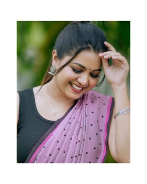 Sruthy Suresh Instagram - 🩷✨ polka dots saree from @sahasra.in ✨

Earrings : @crafteria_divyas ♥️