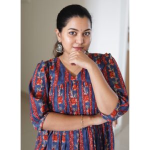 Sruthy Suresh Instagram - Dress to impress... yourself! 

Found my new fave comfy cotton dress at @stellazwoman 🌼✨ Simple, yet stylish. Explore their collection for more adorable pieces!

Earrings : @crafteria_divyas