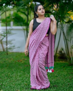 Sruthy Suresh Instagram - Draped in dots 🩷 
Saree : @sahasra.in ✨

Styled & MUA : @vikramanvijitha 
📸: @ameensabil
📍 : @house88__