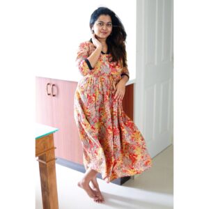 Sruthy Suresh Instagram - Simply me ✨

Outfit from @stellazwoman 🌸
📸 @akash__c.m