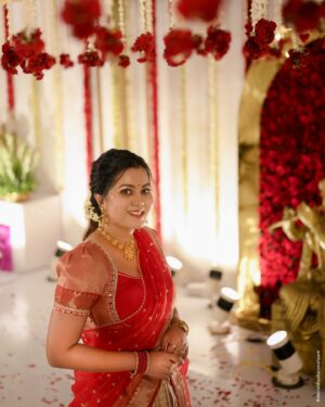 Sruthy Suresh Instagram - ♥️ ✨

Outfit : @bullion_knot ♥️
MUA : @sreez__makeover 😘
Clicks📸 : @storiesbysharonshyam 

#dhawani #redoutfit #red #keralawedding #keralatraditional #halfsaree #dhavani 

{ red Dhawani , traditional Dhawani set, red , Kerala, half saree, traditional outfit , Kerala wedding }
