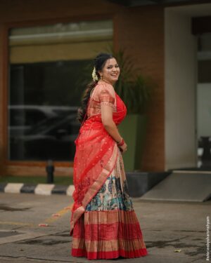 Sruthy Suresh Instagram - ♥️Loved how this whole look came together ✨

Outfit : @bullion_knot ♥️
MUA : @sreez__makeover 😘
Clicks📸 : @storiesbysharonshyam 

#dhawani #redoutfit #red #keralawedding #keralatraditional #halfsaree #dhavani 

{ red Dhawani , traditional Dhawani set, red , Kerala, half saree, traditional outfit , Kerala wedding }