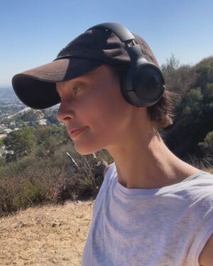 Stephanie Corneliussen Instagram - Back in my happy place 🌻🌞🍁🍂⁣
Hope you had a Happy Halloween 🎃