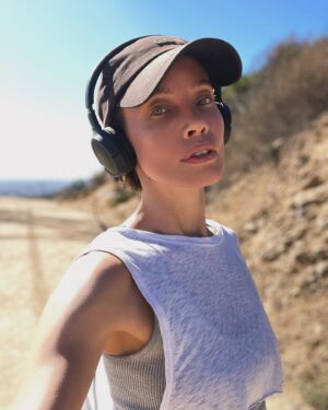 Stephanie Corneliussen Instagram - Back in my happy place 🌻🌞🍁🍂⁣
Hope you had a Happy Halloween 🎃
