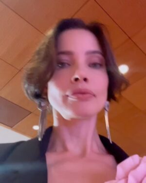 Stephanie Corneliussen Instagram - Had a blast at the L.A. premiere of LIONESS S2 ⁣
⁣
I absolutely loved season 1 and yes, this is me, shamelessly campaigning to be part of this amazing series! Truly, fantastic job from everyone involved! 🙌🦁🌸