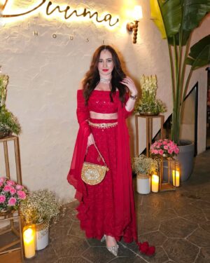 Stephanie Timmins Instagram - Happy Diwali my lovelies..Light & Love to all 🪔✨️💫💛

Last night for @soboguys x @luumahouse LIT Diwali Bash 🥳🎉🎊

( Happy Diwali, Diwali look, Red lehenga,festive outfits)
#HappyDiwali #Diwali2024 #Diwalivibes #festiveseason #festivelook #indianlehenga #indianbridal #diwalidecor #festivewear #feistyfoxdiaries #fashioninfluencer #ootd #ootdindia