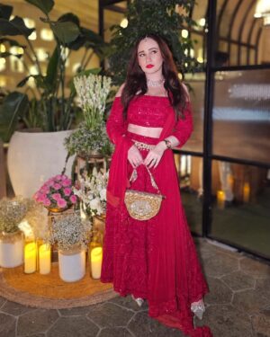 Stephanie Timmins Instagram - Happy Diwali my lovelies..Light & Love to all 🪔✨️💫💛

Last night for @soboguys x @luumahouse LIT Diwali Bash 🥳🎉🎊

( Happy Diwali, Diwali look, Red lehenga,festive outfits)
#HappyDiwali #Diwali2024 #Diwalivibes #festiveseason #festivelook #indianlehenga #indianbridal #diwalidecor #festivewear #feistyfoxdiaries #fashioninfluencer #ootd #ootdindia
