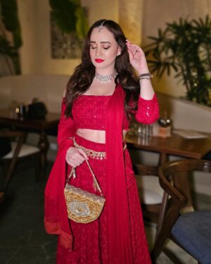 Stephanie Timmins Instagram - Happy Diwali my lovelies..Light & Love to all 🪔✨️💫💛

Last night for @soboguys x @luumahouse LIT Diwali Bash 🥳🎉🎊

( Happy Diwali, Diwali look, Red lehenga,festive outfits)
#HappyDiwali #Diwali2024 #Diwalivibes #festiveseason #festivelook #indianlehenga #indianbridal #diwalidecor #festivewear #feistyfoxdiaries #fashioninfluencer #ootd #ootdindia