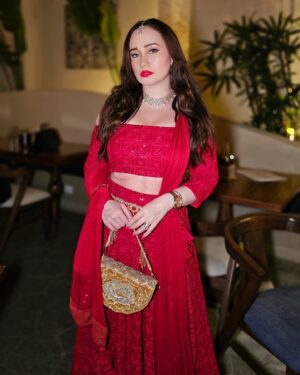 Stephanie Timmins Instagram - Happy Diwali my lovelies..Light & Love to all 🪔✨️💫💛

Last night for @soboguys x @luumahouse LIT Diwali Bash 🥳🎉🎊

( Happy Diwali, Diwali look, Red lehenga,festive outfits)
#HappyDiwali #Diwali2024 #Diwalivibes #festiveseason #festivelook #indianlehenga #indianbridal #diwalidecor #festivewear #feistyfoxdiaries #fashioninfluencer #ootd #ootdindia