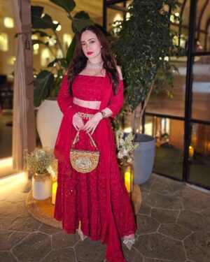 Stephanie Timmins Instagram - Happy Diwali my lovelies..Light & Love to all 🪔✨️💫💛

Last night for @soboguys x @luumahouse LIT Diwali Bash 🥳🎉🎊

( Happy Diwali, Diwali look, Red lehenga,festive outfits)
#HappyDiwali #Diwali2024 #Diwalivibes #festiveseason #festivelook #indianlehenga #indianbridal #diwalidecor #festivewear #feistyfoxdiaries #fashioninfluencer #ootd #ootdindia