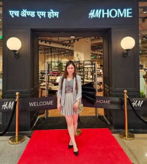 Stephanie Timmins Instagram - I had the absolute pleasure & honour of co-hosting the grand launch of the very first H&M Home Store @hmhome in Mumbai @marketcitykurla ✨️🙌

I couldn't be more grateful for all my lovely people who showed up for the event to support me and made the store launch a grand success 😍✨️🎉 
Big thanks to the team @marketcitykurla for trusting me with the launch 🤍
Now Mumbai has an one stop dream destination for all their home decor needs..You will surely love the collection of H&M Home 🤩

( H&M Home Store in Mumbai, Phoenix Marketcity, Home Decor, H&M )
#HMHome #HM #HMHomeinMumbai #PhoenixMarketcityMumbai #homedecor #homedecoration #decorideas #MumbaiHomeDecor #feistyfoxdiaries #lifestyle #lifestyleinfluencer