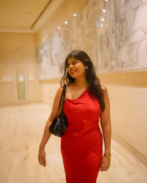 Subhalaxmi Parida Instagram - its monsoon-time madness actually 😂❤️

Fits
Dress @zara (2 year old dress)
Heels @charleskeithofficial 
Bag @zara (old)
Earrings @silver_dust_handmade_jewelry ✨
Watch @fossil.in