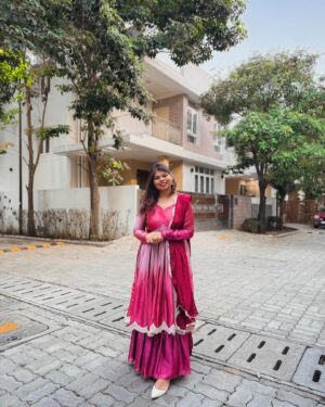 Subhalaxmi Parida Instagram - Just your walking Pink flag 💖😎

Beautiful outfit by @linara_bynazianasrullah 

Got it for Diwali, Wore it for Pongal 😅

#fashion #indianfashion #chennai #chennaicreator #pongal2024 #outfitinspiration #bridesmaids #weddingguest #ethnicdress
