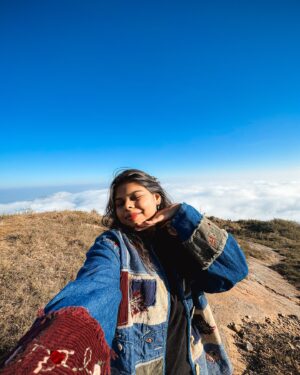 Subhalaxmi Parida Instagram - Sun-kissed at Skandagiri 🌸✨

1. One of my vision board goals is to start doing kutti kutti treks this year! Happy that I did one! 
2. Signature Cheeky✨
3. Sitting on top of the clouds and having a cup of tea is what heaven is.
4. This year, the fashion girl in me is dedicating particular pieces to particular moments. Thrifted this jacket from @pinterest_pants and now it belongs to this moment.
5. Peak tourist behaviour.
6. I pick rocks from the places i go and this one looked exactly like the peak I climbed. 
7. A glimpse of what the trail looked like ✨

#2025