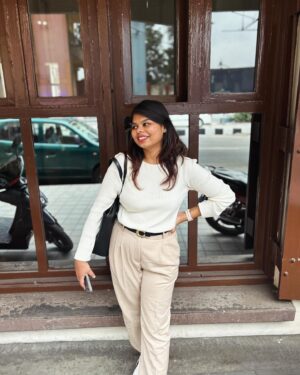Subhalaxmi Parida Instagram - Why is this giving me K-Drama energy 🥹🌸✨

And tell me what k-drama you are watching right now? 
I have to catch up! 

ootd - 
t-shirt - @uniqloin (old)
pants - @hm 
belt - @coach 
shoes - @nike 

#ootd #bangalore #casualfit #chennai #chennaicreator #chennaiblogger #cheekyfits #shotoniphone