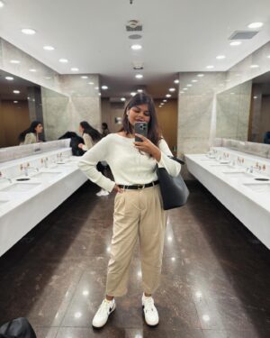 Subhalaxmi Parida Instagram - Why is this giving me K-Drama energy 🥹🌸✨

And tell me what k-drama you are watching right now? 
I have to catch up! 

ootd - 
t-shirt - @uniqloin (old)
pants - @hm 
belt - @coach 
shoes - @nike 

#ootd #bangalore #casualfit #chennai #chennaicreator #chennaiblogger #cheekyfits #shotoniphone