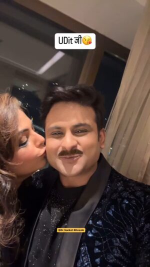 Sugandha Mishra Instagram - The Show must Go onn… 😘✨👍 #sanketbhosale #sugandhamishra  #drsanketbhosale #comedy #lol #funny #reelitfeelit #fun #uditji #uditnarayan #love