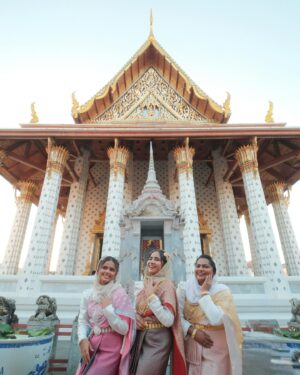 Suhana Basheer Instagram - Golden Moments At Wat Arun, Draped In Tradition And Timeless Beauty.🌟✨

#watarun #wataruntemple #thaitraditionaldress #bangkok #thailand #mashurabasheer #suhanabasheer #sunainabasheer #basheerbashi
