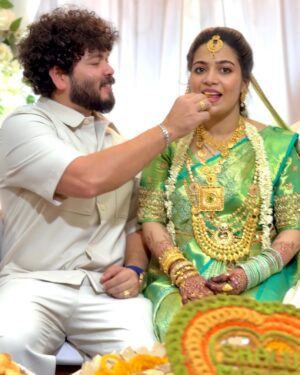 Suhana Basheer Instagram - Shalu & Mashook’s Baby Shower Dump 👶 🌸🌟

#7monthceremony #pregnancyjourney #babycomingsoon #momtobe #basheerbashi #mashurabasheer #brotherinlaw #sisterinlaw