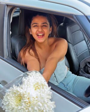 SuhanaKhan Instagram - i  tripped &  fell  in  love🤍 
Happy Valentines Day🌹
#suhufam