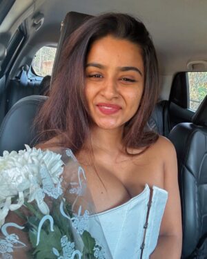 SuhanaKhan Instagram - i  tripped &  fell  in  love🤍 
Happy Valentines Day🌹
#suhufam