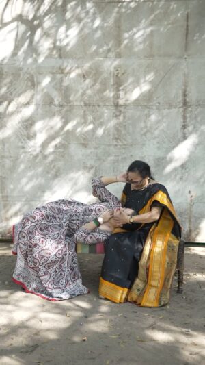 Suja Varunee Instagram - Today, I thoroughly enjoyed and experienced SANTHE with my mother 🥹

Back to nature – “SAMPOORN SANTHE”

SUCH A SWEET MEMORY for US!

WOW! Artisans from all over India are taking part in this “SAMPOORN SANTHE”.
	•	Handcrafted items
	•	Jewellery
	•	Clothing
	•	Sarees
	•	Kids’ wear
	•	Home decor
	•	Rugs & bedsheets

All at affordable prices!

You should come with your family and explore this beautiful Sampoorn SANTHE 🙏

Timing: 11 AM to 8 PM
Dates: 31st to 9th
Venue: CERC Grounds, Kalakshetra

Don’t miss this SANTHE guys!🙏

#shopping #mother #artisan #reelsindia #family #trendingreels #reelitfeelit #sujaverified #chennai #exhibition #familytime #momanddaughter #paidcollaboration