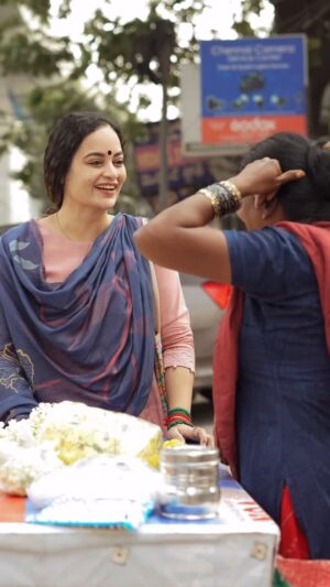 Suja Varunee Instagram - இதுவும் கடந்து போகும்…
எதுவும் கடந்து போகும்…

அதுவே படைக்கும் அதுவே உடைக்கும்…
மனந்தான் ஒரு குழந்தையே…
அதுவாய் மலரும் அதுவாய் உதிரும்…
அதுபோல் இந்த கவலையே…

நாள்தோறும் ஏதோ மாறுதல்…
வானும் மண்ணும் வாழும் ஆறுதல்…
பேசாமல் வா வாழ்வை வாழ்ந்திருப்போம்…

மழை காற்றோடு போகும் வரை போனால் என்ன…
அது ஏதோ ஓர் பூவின் துணை ஆனால் என்ன…

சூடரி… சூடரி… உடைந்து போகாதே…
உடனே வலிகள் மறைந்து போகாதே…
சில நாள் வரைக்கும் அதை சீண்டாதே…
அதுவாய் மறக்கும் பின் தோன்றாதே…

இதுவும் கடந்து போகும்…
எதுவும் கடந்து போகும்.

#nopainnogain #work #newyear #positivethoughts #fearless #reelitfeelit #girl #power #womanstyle 

🎥Thank you brother @sk24official 🫂