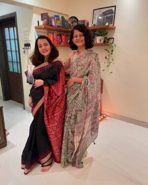 Sulagna Panigrahi Instagram - Happy Diwali to everyone!! Favourite festival!! Festival of lights 🪔🪔🪔

Pic 1: Diwali lunch few days before Diwali
Pic 2: Someone photoshop my husband who left on Diwali morning 🥺
Pic 3: Sisterzzzz♥️♥️♥️

Saree🥻: Gift from Mother in law🥰

#Diwali #lights #goodoverevil