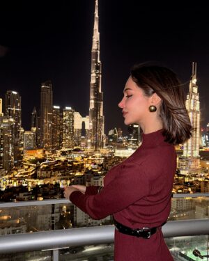 Sumaya Rida Instagram - I guess Ninho approves of my new haircut 😻🖤
Thank you @anahita.beauty.ae for creating this stunning new look 🤍 Stay tuned for all the details 💃🏻🫶🏻

..
..
أتوقع نينيو عجبته قصة شعري الجديدة 😻🖤 
شكرا. صالون @anahita.beauty.ae على النيو لوك 🤍💖
التفاصيل بشاركها قريباً 😉