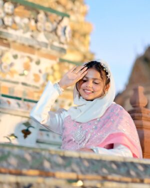 Sunaina Basheer Instagram - Feeling like a little lotus princess today. 🌸🪷 

#thaitraditional #watarun #wataruntemple #thaitraditionaldress #bangkok #thailand #sunainabasheer #basheerbashi