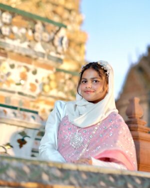Sunaina Basheer Instagram - Feeling like a little lotus princess today. 🌸🪷 

#thaitraditional #watarun #wataruntemple #thaitraditionaldress #bangkok #thailand #sunainabasheer #basheerbashi