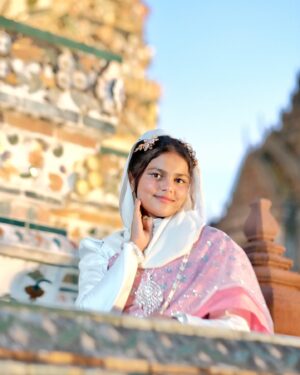 Sunaina Basheer Instagram - Feeling like a little lotus princess today. 🌸🪷 

#thaitraditional #watarun #wataruntemple #thaitraditionaldress #bangkok #thailand #sunainabasheer #basheerbashi