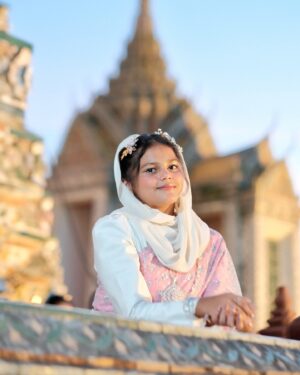 Sunaina Basheer Instagram - Feeling like a little lotus princess today. 🌸🪷 

#thaitraditional #watarun #wataruntemple #thaitraditionaldress #bangkok #thailand #sunainabasheer #basheerbashi
