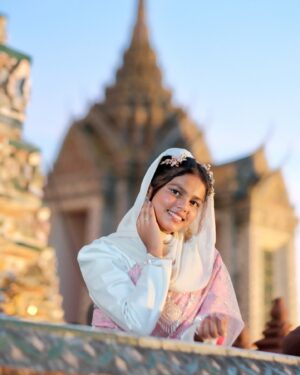 Sunaina Basheer Instagram - Feeling like a little lotus princess today. 🌸🪷 

#thaitraditional #watarun #wataruntemple #thaitraditionaldress #bangkok #thailand #sunainabasheer #basheerbashi