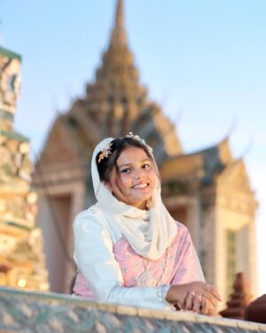 Sunaina Basheer Instagram - Feeling like a little lotus princess today. 🌸🪷 

#thaitraditional #watarun #wataruntemple #thaitraditionaldress #bangkok #thailand #sunainabasheer #basheerbashi
