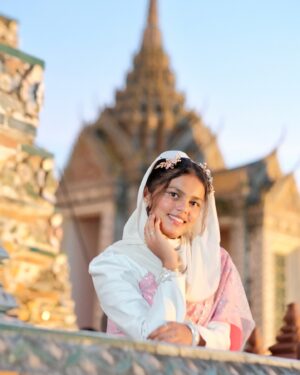 Sunaina Basheer Instagram - Feeling like a little lotus princess today. 🌸🪷 

#thaitraditional #watarun #wataruntemple #thaitraditionaldress #bangkok #thailand #sunainabasheer #basheerbashi