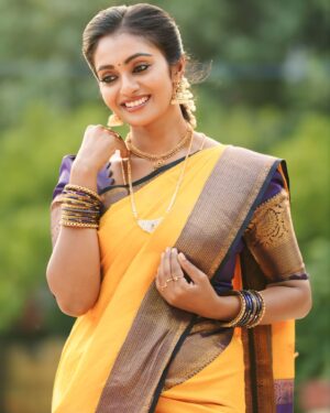 Sunitha Srinivasan Instagram - RATHNA / SUNITHA 😉
Jewelry:@littlefingers_bridal_jewellery
Pc: @viki_pixer  thank you 😊 

#sunithasrinivasan #picoftheday #photooftheday #insatagram #instagood #actress # zeetamil #tredwear