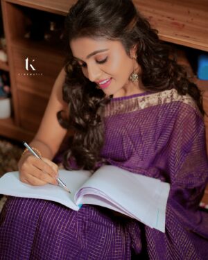 Sunitha Srinivasan Instagram - Saree : @varnam._silks 
Makeup and hair : @mahi_makeover_chennai 
Photos: @tk_cinematic 

#tamilactress #serial #sunitha #zeetamil #suntv #tamilserials #photoshoot #pos #saree