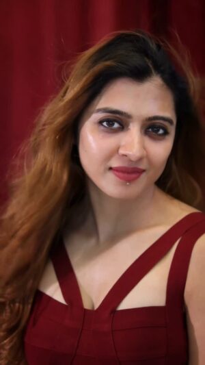 Superwowstyle Instagram - Haha! In between shoots, we managed to quickly film this reel. Been long time since I did a transition video, and how gorgeous is this song? Playing on repeat during my workouts since last one week 🥲

#transitionreel #transitionvideo #indianinfluencer #transitionreels #transitioninghair #boomboom #beforeafter #beforeaftermakeup #bangaloreblogger