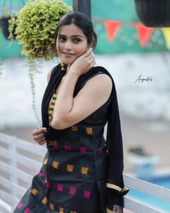 Surabhi Hande Most Liked Photos and Posts