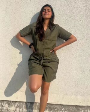 Surabhi Hande Instagram - Sunny days and good times. ☀️

#sun#positivevibesonly✨#goodvibesdaily❤️ #smileunderthesun 😁 #joyfulmoments #radiantdays