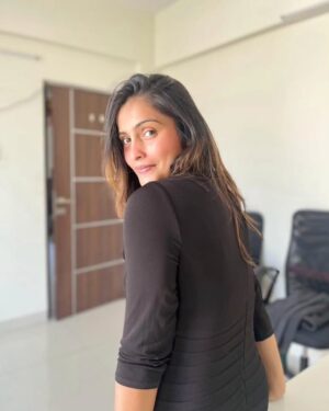 Surabhi Hande Instagram - In a world full of colors, I choose black. 

#BlackDressMagic#EleganceInBlack
#BlackDressDiaries#BoldInBlack
#blackattire