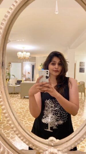 Surabhi Hande Instagram - Surabhi🫶🏻