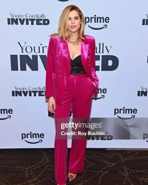 Susie Abromeit Instagram - The best of times with the gorgeousness that is @leahlamarr @julesalmnt 💕💕 #yourecordiallyinvited on @amazonprime 
Thank you 🙏🏻 I had a blast!! 🐊🐊🐊 @reesewitherspoon #willferrell #movie #film #comedy #romcom #laughing #hilarious #love @hellosunshine