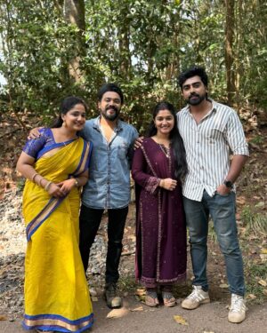 Susmitha Prabhakaran Instagram - A new journey begins ….. Are you ready to join us ,Stay tuned for something exciting 😌❤️

#panchangi #sughamodevi #exploremore #instagram #kerala #serial #flowerstagram #trend #insta