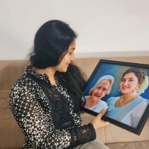 Susmitha Prabhakaran Instagram - എന്റെ അച്ഛമ്മ ❤️😘
എന്റെ ജീവിതത്തിൽ ഒരുപാട് നല്ല ഓർമ്മകൾ സമ്മാനിച്ച് ഒരു ചെറു പുഞ്ചിരിയിൽ എന്റെ ഹൃദയത്തിൽ ഇപ്പോളും ജീവിക്കുന്നു 

ചില സമ്മാനങ്ങൾ നമ്മുടെ ജീവിതത്തിൽ പ്രിയപ്പെട്ടതായിരിക്കും....

#susmithaprabhakaran

Edit @_.aadhii.__
📸 @abhishekaravind__

#creativefox

Photo panel 😍
An efficient, economical and stylish finish for walls with a strong resistance to colour change and fading..

• Digital painting
• Mug priniting
• Poloroid
• photo frames
• fox Gallery
• Birthday Card

👆Are also available🤝😍

Easy to install ✅
Easy to clean ✅
Saves money ✅
Saves time ✅
Variety of designs✅
Protection from termite ✅

 91 87148 77633
 91 9562242526