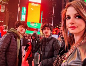 Sussanne Khan Instagram - Gangs of New York #momandherboys